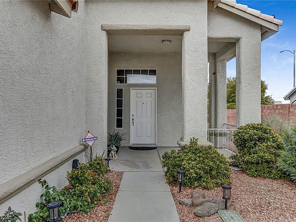 4th image of 2678 Park Creek Ln
