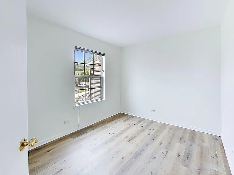312 E Tall Oaks Ln — Photo 5