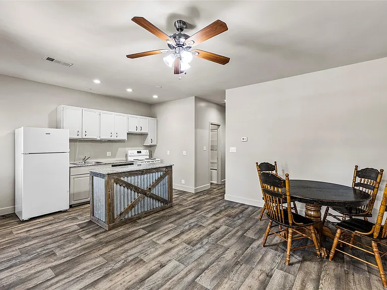10423 Deer Lake Lodge Rd #B — Photo 5