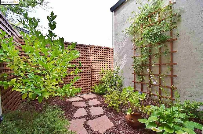 1716 Holland Dr — Photo 18
