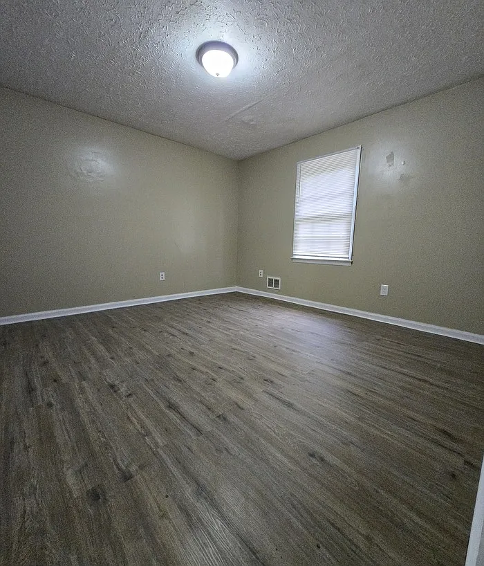 3 bed, 2.0 bath, 1294 sqft, $1,550 — Photo 3