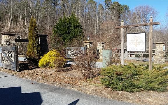 3rd image of 244 Falling Leaves Ln