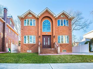 6436 214th St, Oakland Gardens, NY 11364