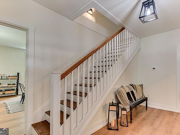 3rd image of 284 Elm St
