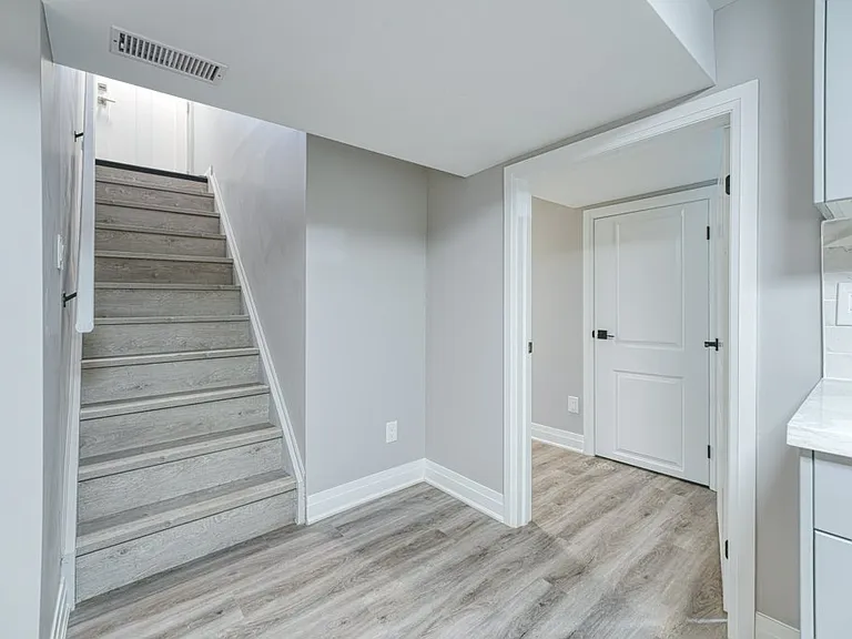 1344 Waverley Cres #2 — Photo 6