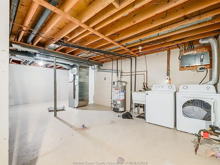 5486 Lassaline Ave — Photo 23