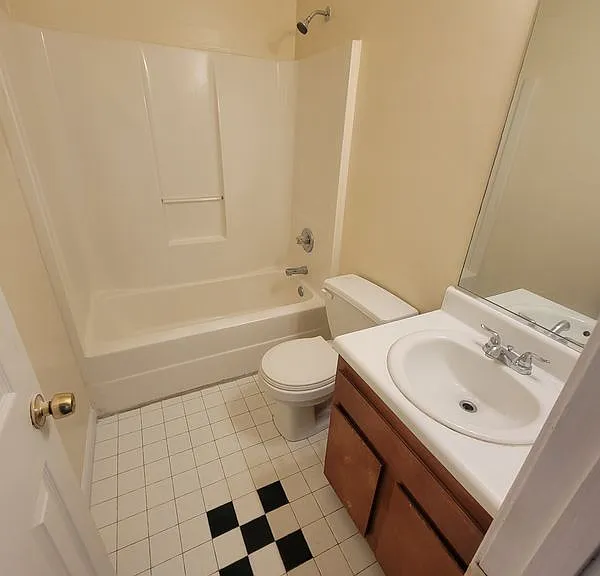 2069 Detroit Ave NW — Photo 6