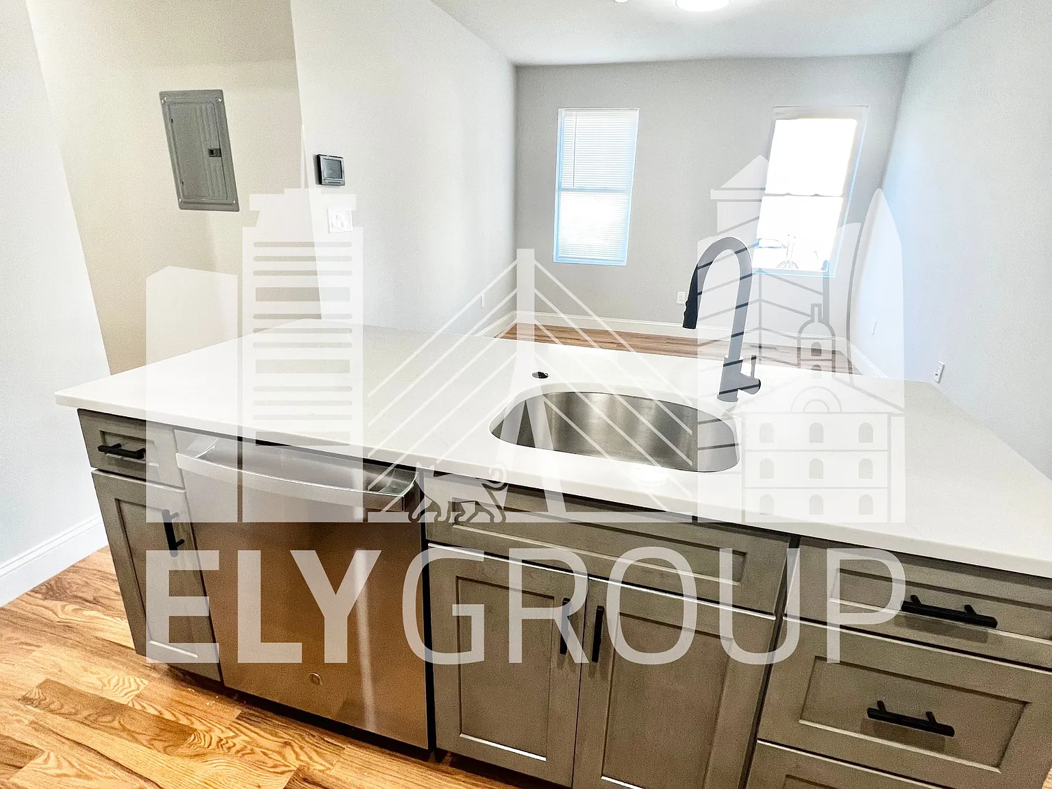 3 bed, 1.5 bath, 700 sqft, $3,275 — Photo 2