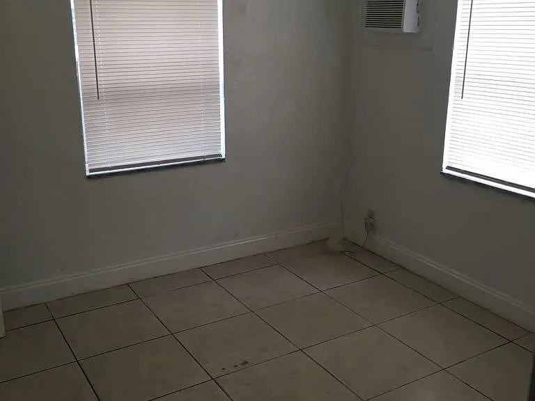 722 SW 3rd Pl #2 — Photo 6