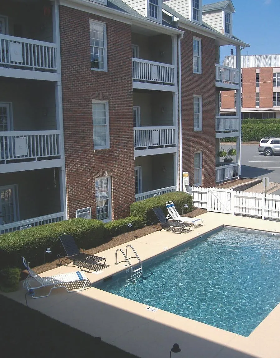 2 bed, 900 sqft, $2,200 — Photo 3