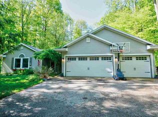 2415 Hemlock Ln, Petoskey, MI 49770