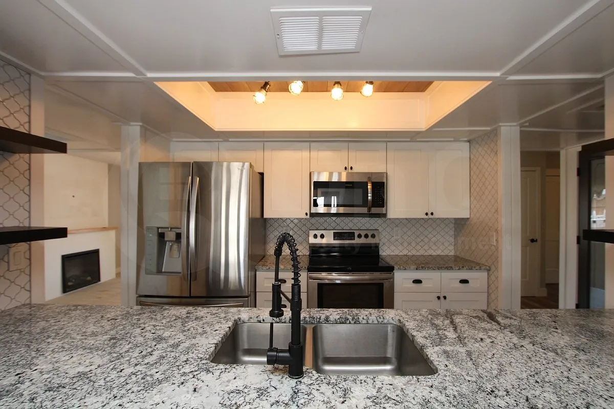 3 bed, 2.0 bath, 1876 sqft, $2,499 — Photo 2
