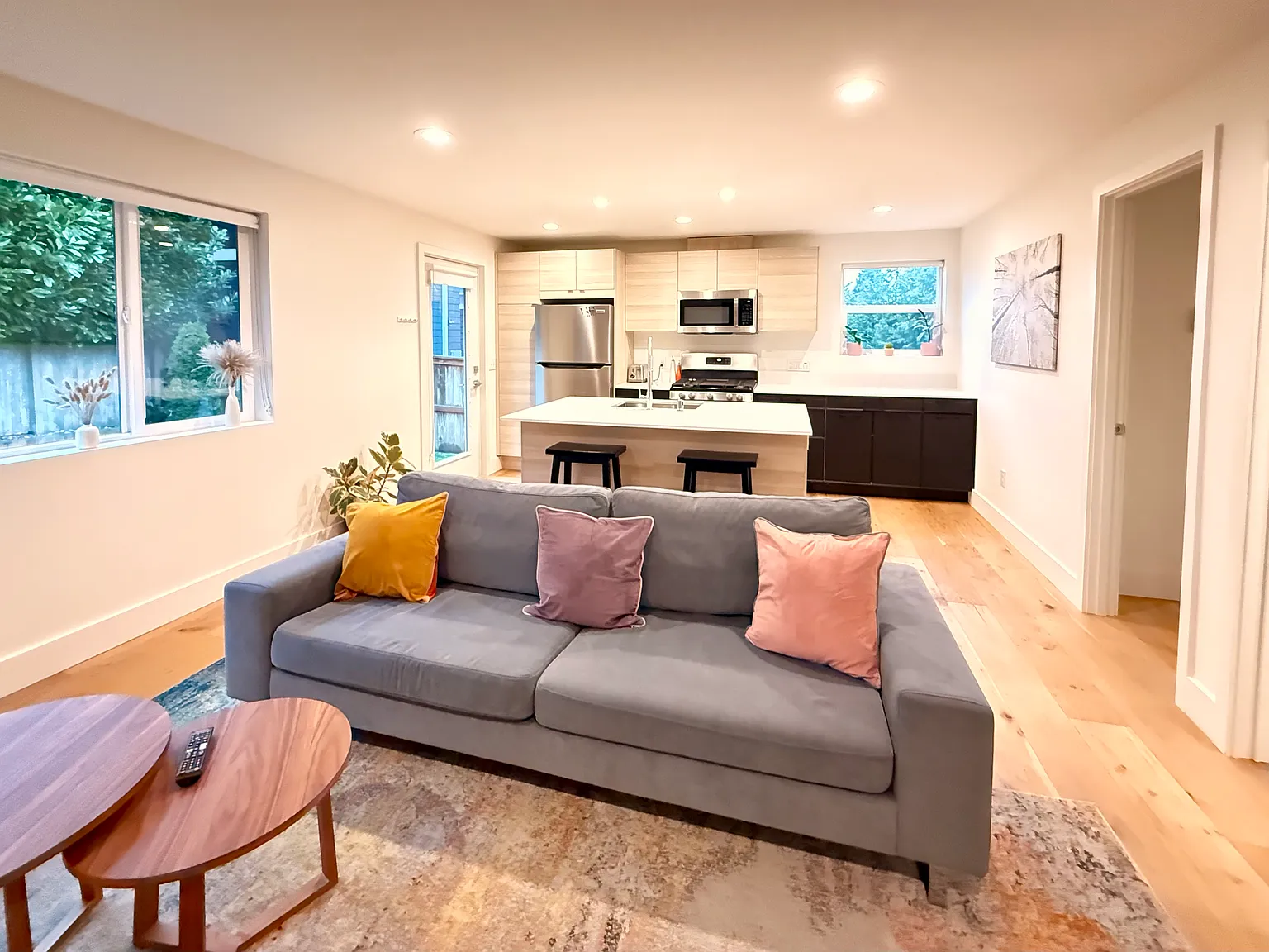 2 bed, 800 sqft, $3,150 — Photo 4