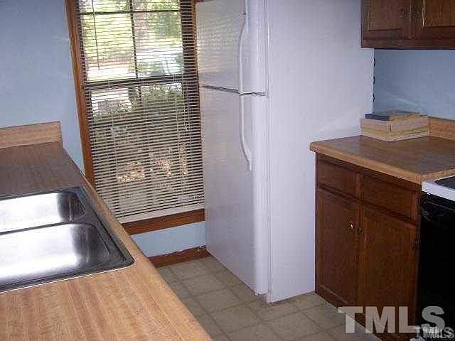 2nd image of 4103 The Oaks Dr