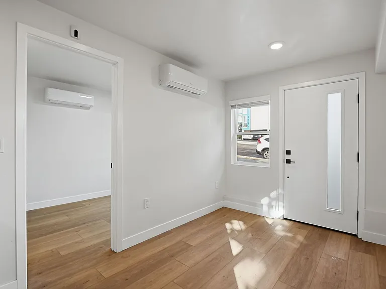 2735 Broadway #5 — Photo 6