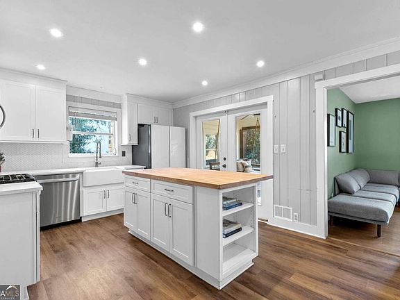 5th image of 1800 Sandy Plains Rd