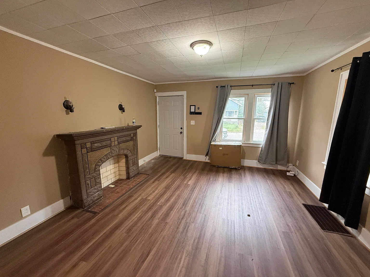 3 bed, 1000 sqft, $1,500 — Photo 2
