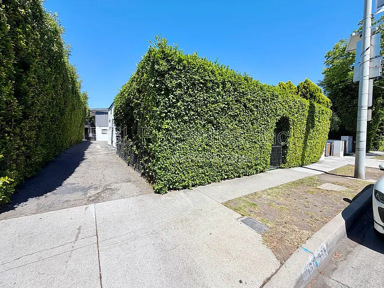 362 N San Vicente Blvd #D — Photo 12