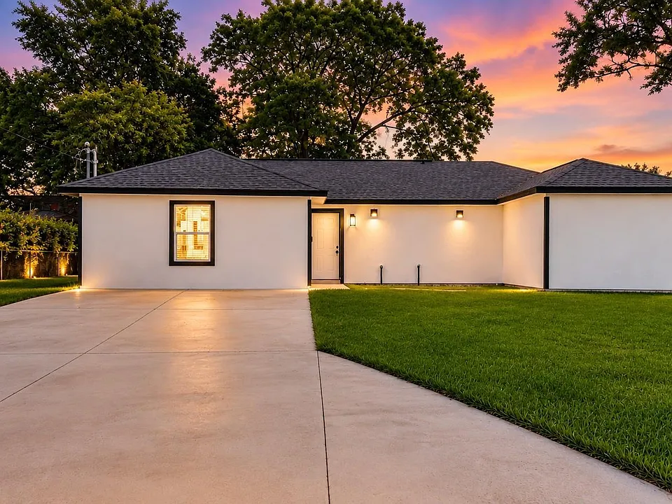 1206B Pinewood Ln