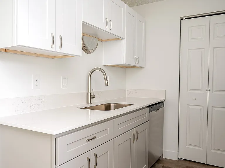 Westwood Green Apartments — Photo 42