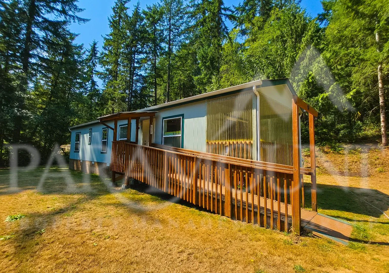 Cozy 2-Bedroom with Expansive Yard! — Photo 2