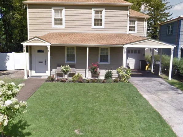 31 Adele Rd, Cedarhurst, NY 11516