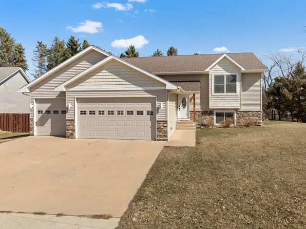 1925 26th St SW, Minot, ND 58701