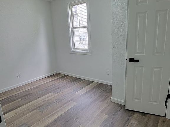 5th image of 325-327 S Pierce St #3B-1BA-1394SQFT
