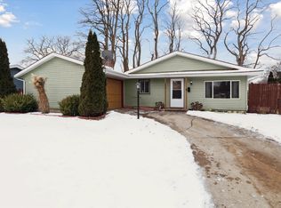5009 Kirkshire Dr, South Bend, IN 46614