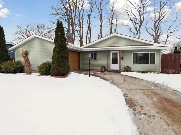 5009 Kirkshire Dr, South Bend, IN 46614