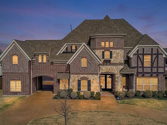 3rd image of 1504 S Mitchell Rd