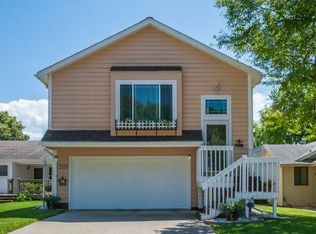 8202 Alpine Dr, Urbandale, IA 50322