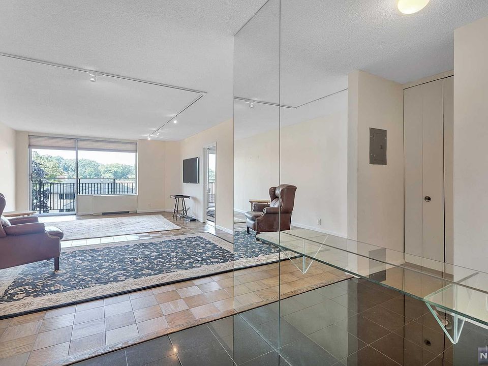 1st image of 1530 Palisade Ave APT 2E