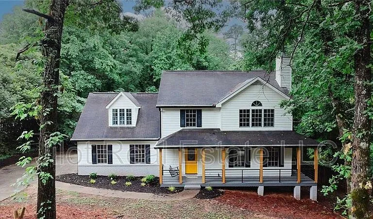 63 Lakeview Ln — Photo 1