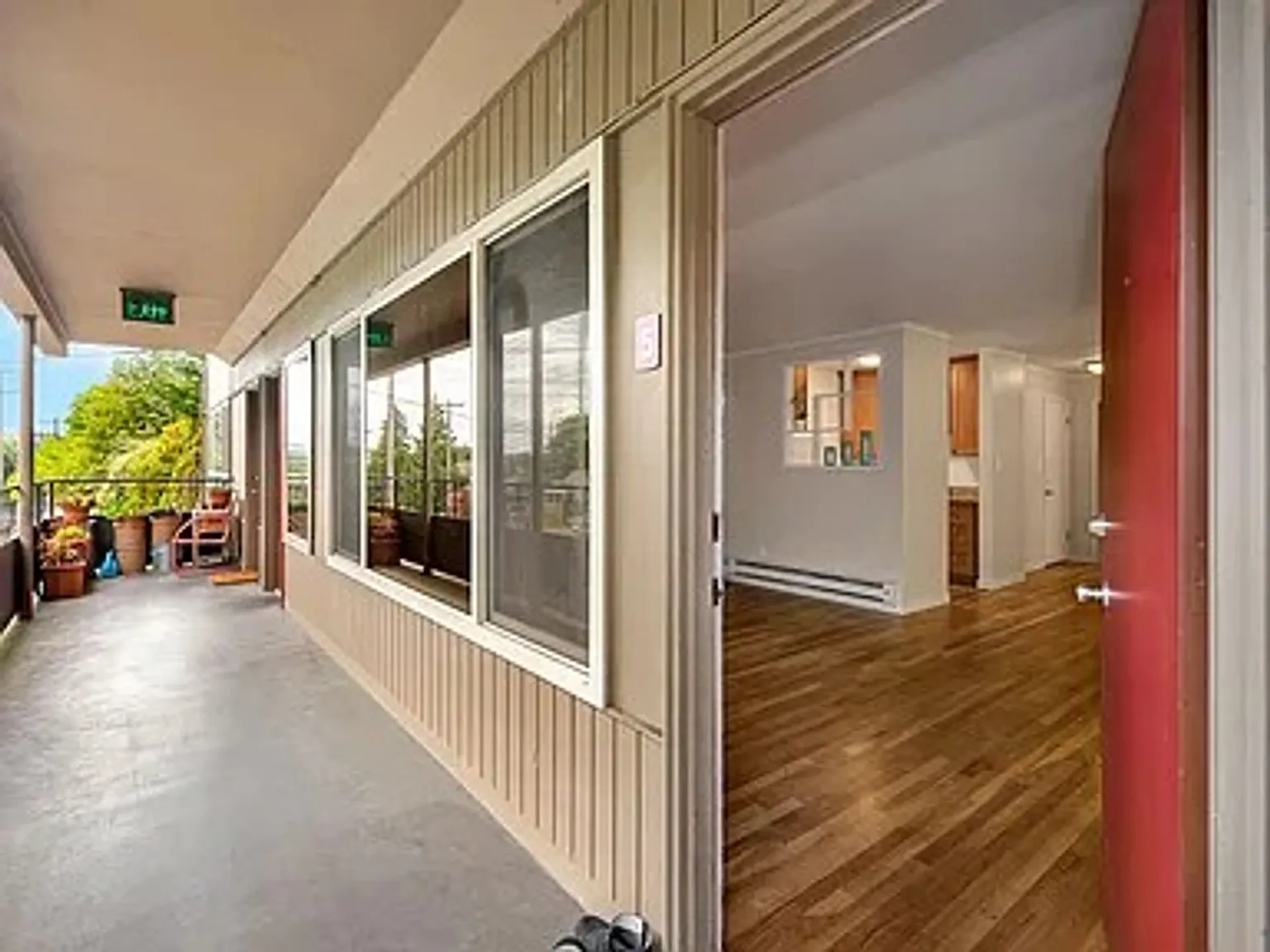 Lynn Vista — Photo 1