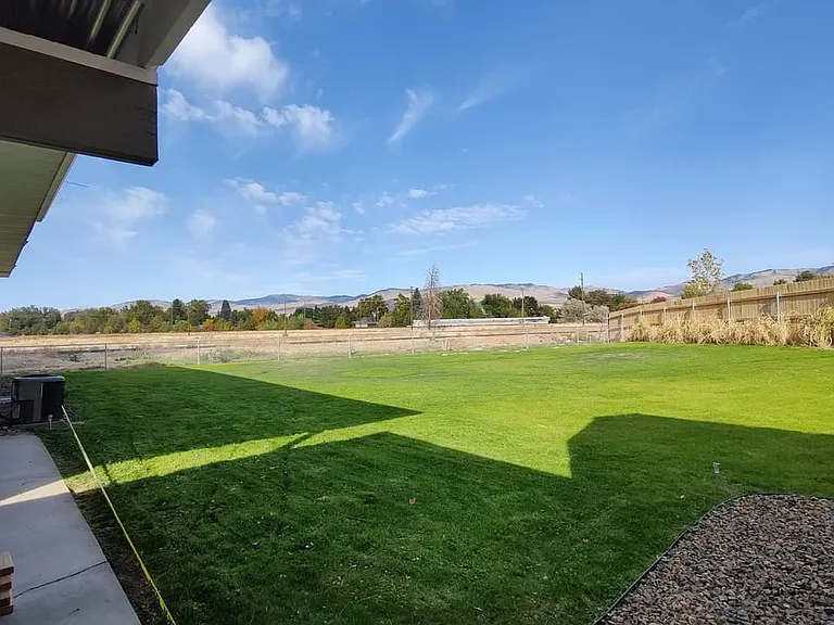 1104 S Manor Dr — Photo 15