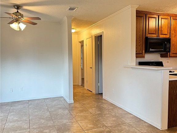 2nd image of 3329 Longleaf Cir
