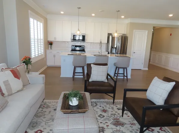 280 Martins Lndg #306, North Reading, MA 01864