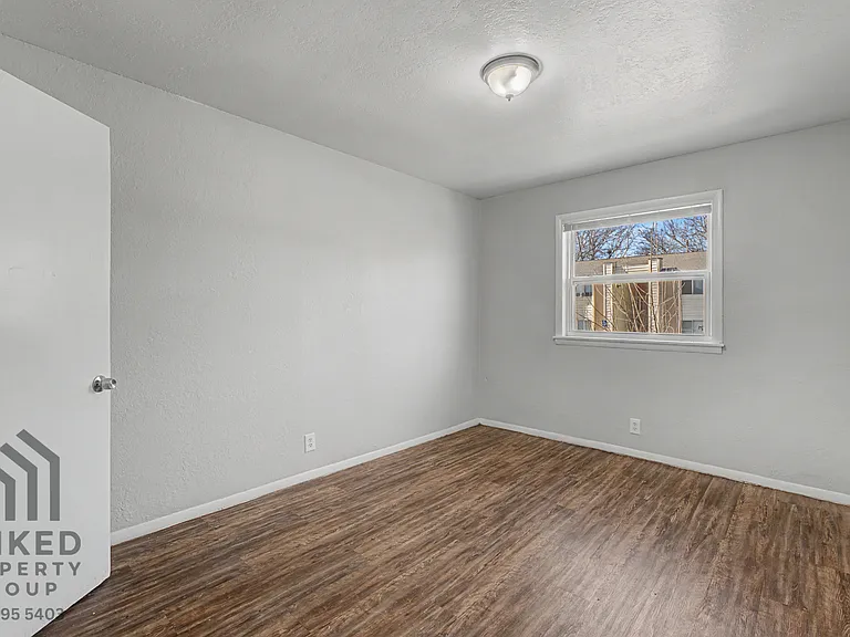 Charl Ann Apartments — Photo 18