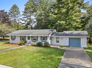 206 N 6th St, Roscommon, MI 48653