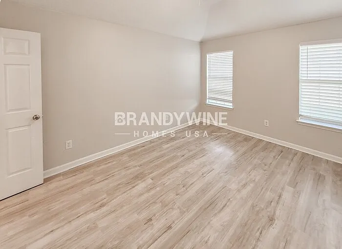 4890 Phipps Dr — Photo 10