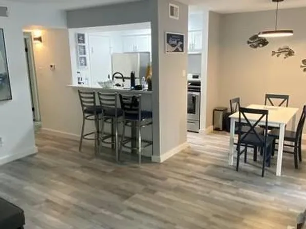 7600 Emmett F Lowry Expy APT 610, Texas City, TX 77591