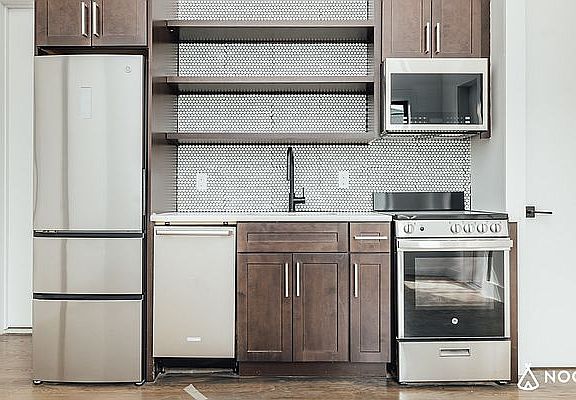 3rd image of 644 Lorimer St #3F