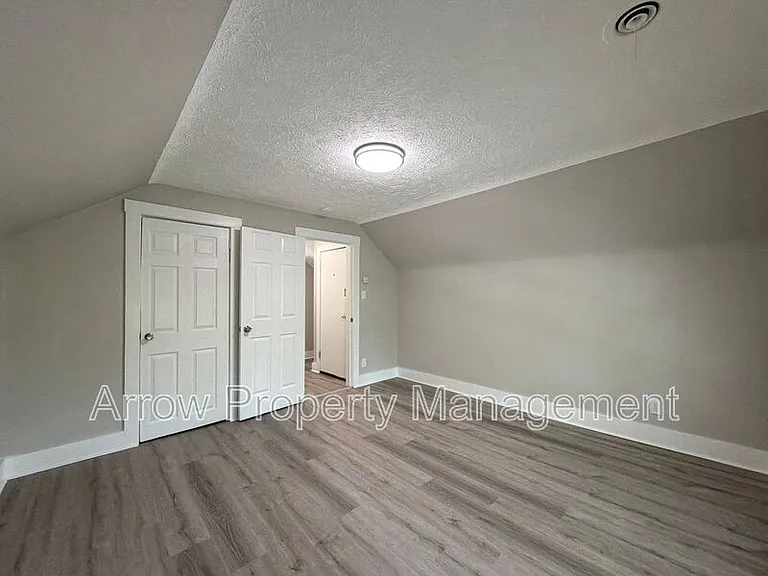 2442 Vine St #3 — Photo 6