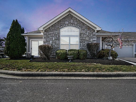 2nd image of 902 Villas Dr