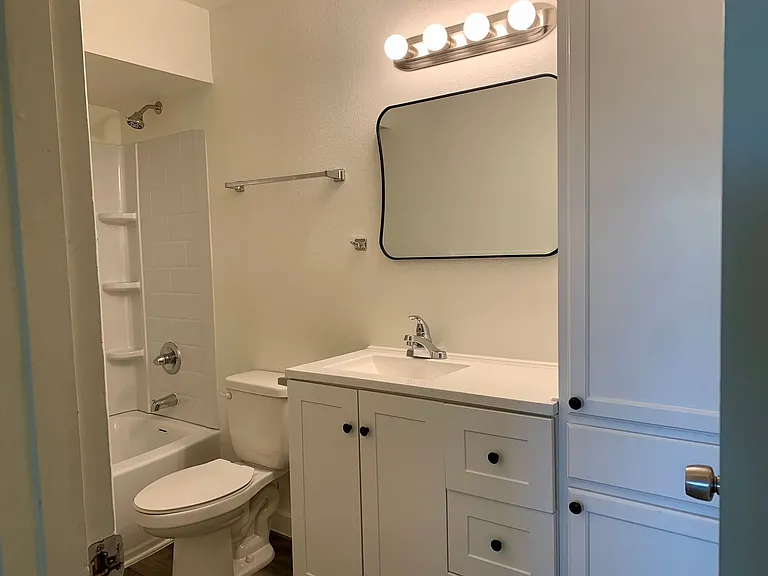 ES2275 -Eagle Rock Apartments — Photo 10