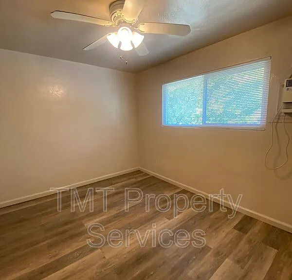 2530 S St #13 — Photo 10