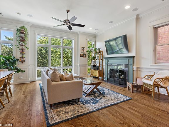 2nd image of 3718 N Kenmore Ave #301