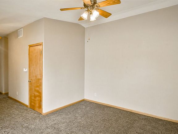 5th image of 3211 Hanover Dr
