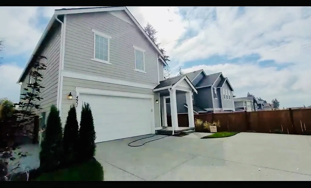 4 bed, 2330 sqft, $3,499 — Photo 2